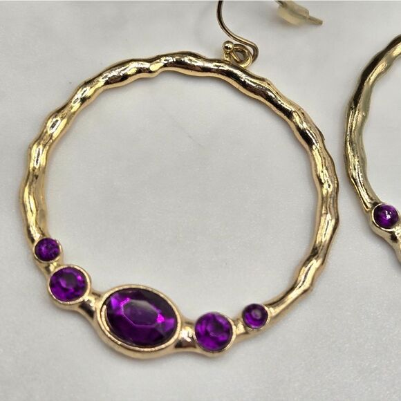 "5/$25" Hammered Goldtone Purple Glass Circle Dangle Earrings - Picture 3 of 7